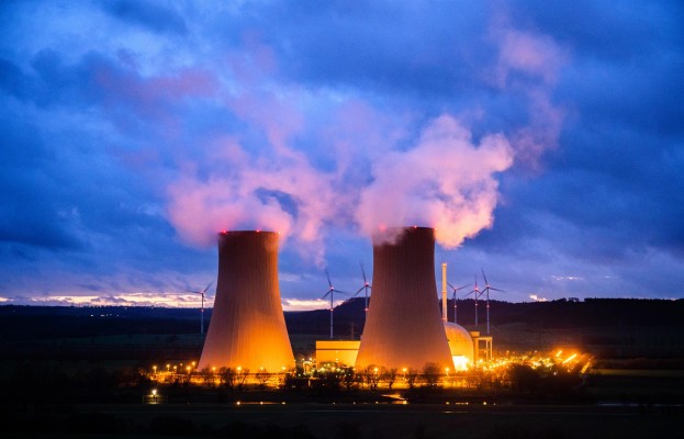 Reino Unido planea tener siete nuevas centrales nucleares para 2050