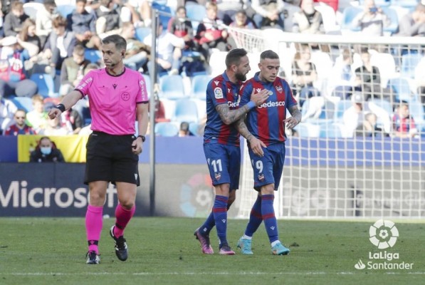 Morales, Roger y los conejos de la chistera