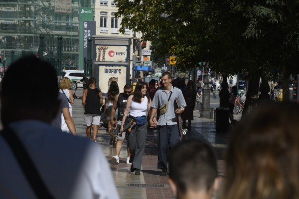 Marzo deja una caída del 68 % de las muertes por covid y del 65 % de casos en la Comunitat