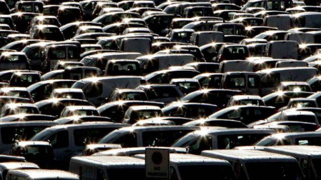Las matriculaciones de turismos caen un 36,9% en marzo en la Comunitat
