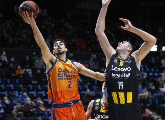 Valencia Basket sostiene el triunfo en un duelo de alta tensión