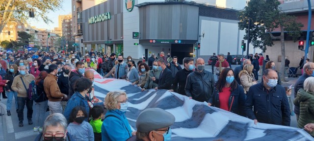 Más de 300 personas vuelven a reivindicar las obras del Parque Central de Renfe en Alicante