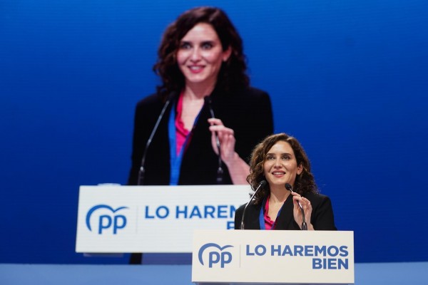 Los 'barones' del PP avalan el liderazgo de Feijóo, confían en sus 'recetas' y apenas mencionan a Casado