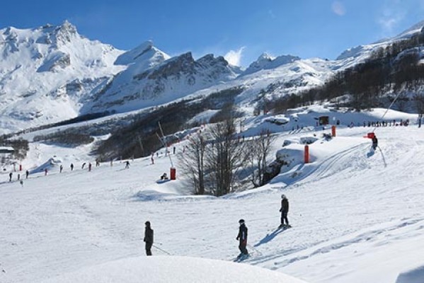 Las nueve estaciones de nieve abiertas en el Pirineo francés ofrecen excelentes condiciones