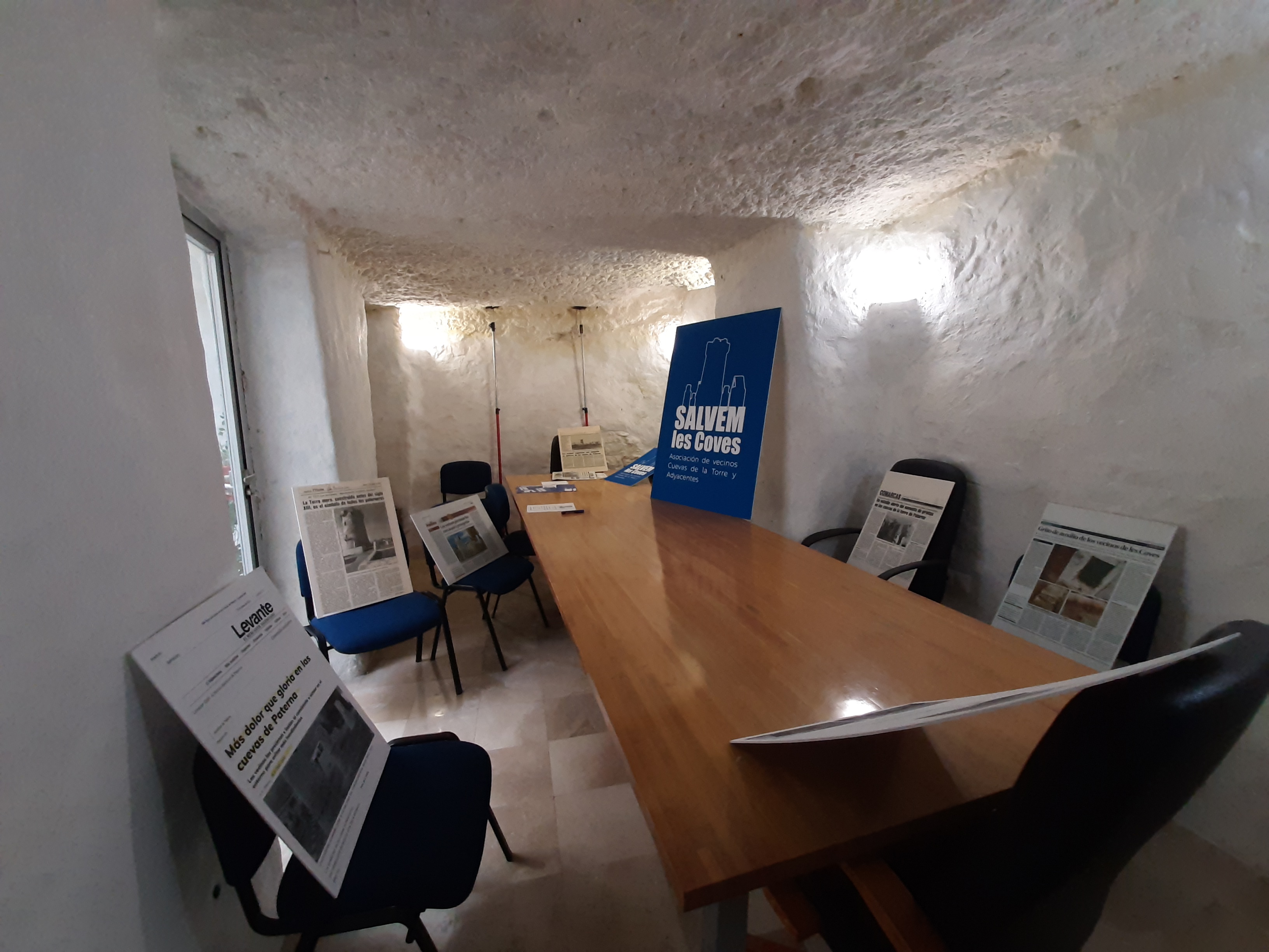 Interior de una de las cuevas donde se reúne la asociación vecinal. Foto: VP - 