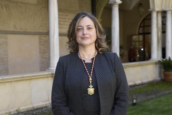 Francisca María Ferrando toma posesión como nueva decana de la Facultad de Derecho de la UMU