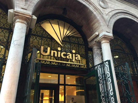 Bruselas y Madrid le dan más tiempo a Unicaja Banco para que salga a bolsa