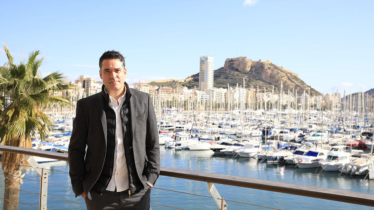 Javier Mira, CEO de FacePhi, en la terraza de Panoramis Life & Business - 