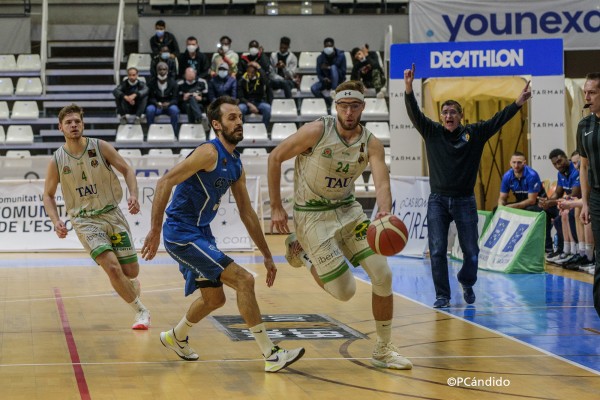 El TAU Castelló deja escapar la victoria ante el Prat en su último lanzamiento (78-80)