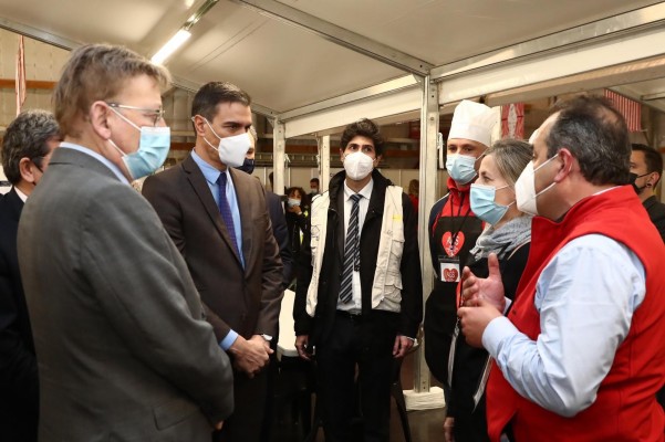 Pedro Sánchez y Ximo Puig reconocen la labor de Alicante Gastronómica Solidaria