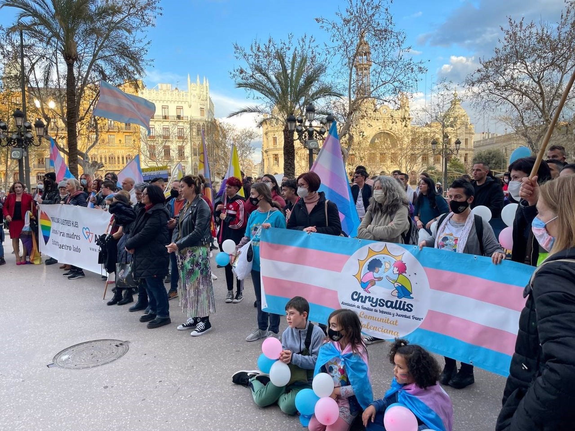 Una concentración clama en València por la Ley Trans y contra los 