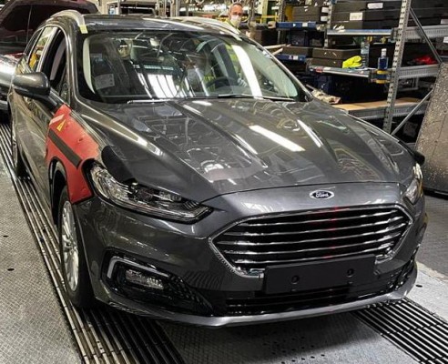 Almussafes se despide del Ford Mondeo: sale el último coche fabricado en la factoría