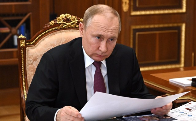 Putin firma un decreto para reclutar a más de 130.000 soldados adicionales en plena guerra