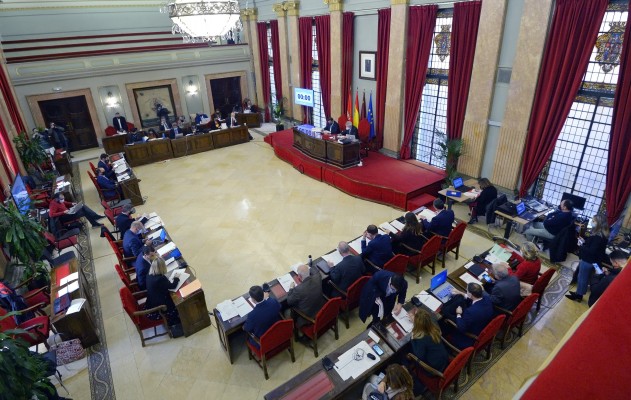 Los vaivenes del Pleno de Murcia: de mimos y portazos a reducciones de ingresos por decreto
