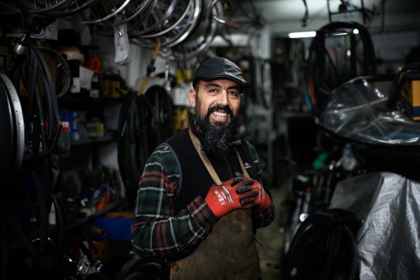 Elías es el Negro Bicicletero