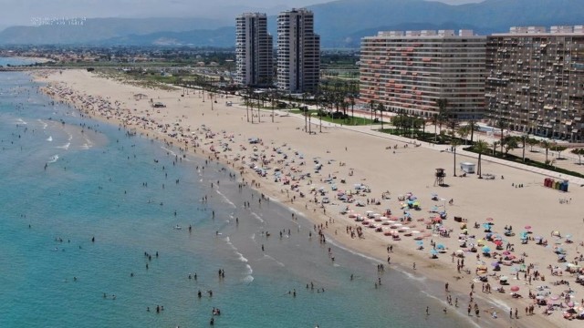 El Botànic negocia la posibilidad de que los ayuntamientos puedan aplicar la tasa turística por temporadas