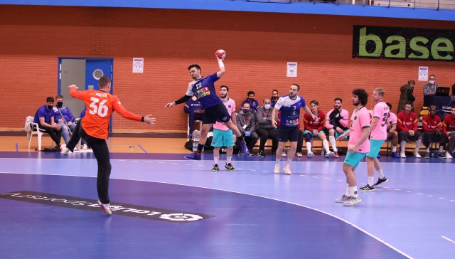 El extremo Vicente Benito se incorpora al primer equipo del Benidorm
