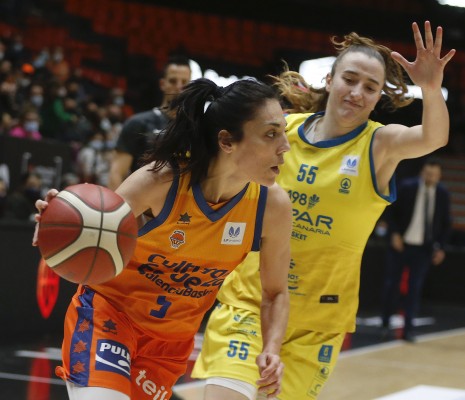 Valencia doblega a un exigente Gran Canaria