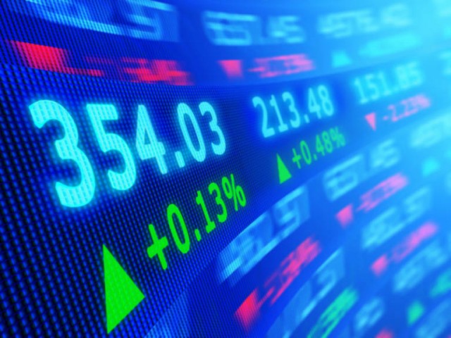 El Ibex 35 abre la sesión bursátil al alza, con el barril de petróleo cayendo con fuerza