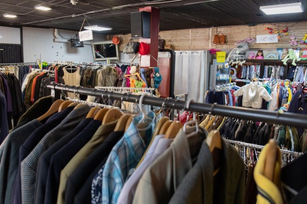 Bruselas quiere alargar el ciclo de vida de la ropa y promover productos sostenibles en la construcción
