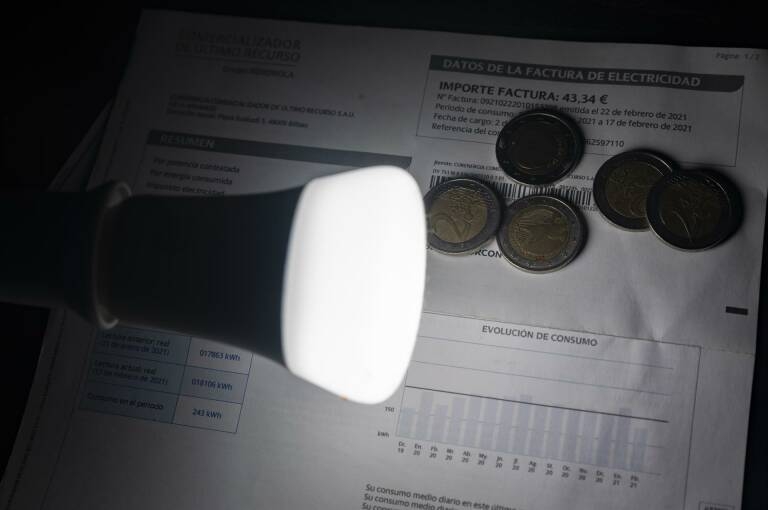 Marzo cierra como el mes con el precio medio de la luz más caro de la historia, con 283,3 euros/MWh
