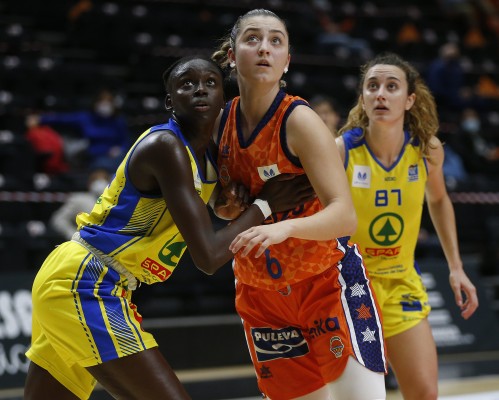 Un cansado Valencia recibe al Gran Canaria en un duelo de bajas