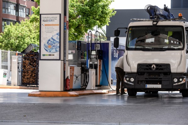 Las gasolineras estallan contra el Gobierno por obligarles a adelantar los veinte céntimos