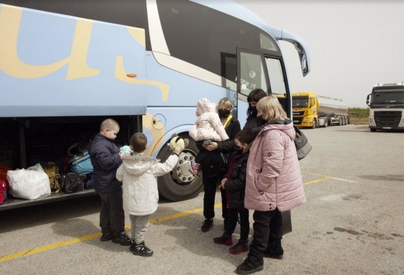 Llega un nuevo autobús con 48 refugiados a València
