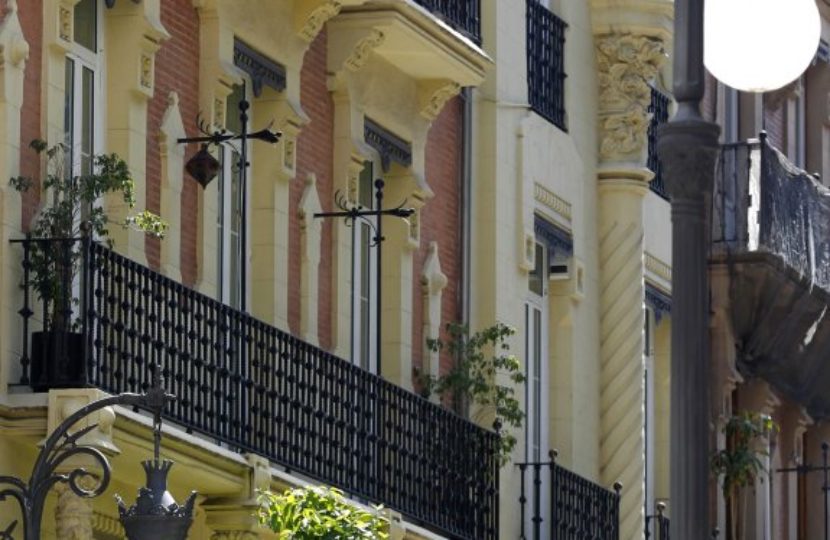 Viviendas de lujo e incluso un castillo del siglo XII, a la venta en Valencia