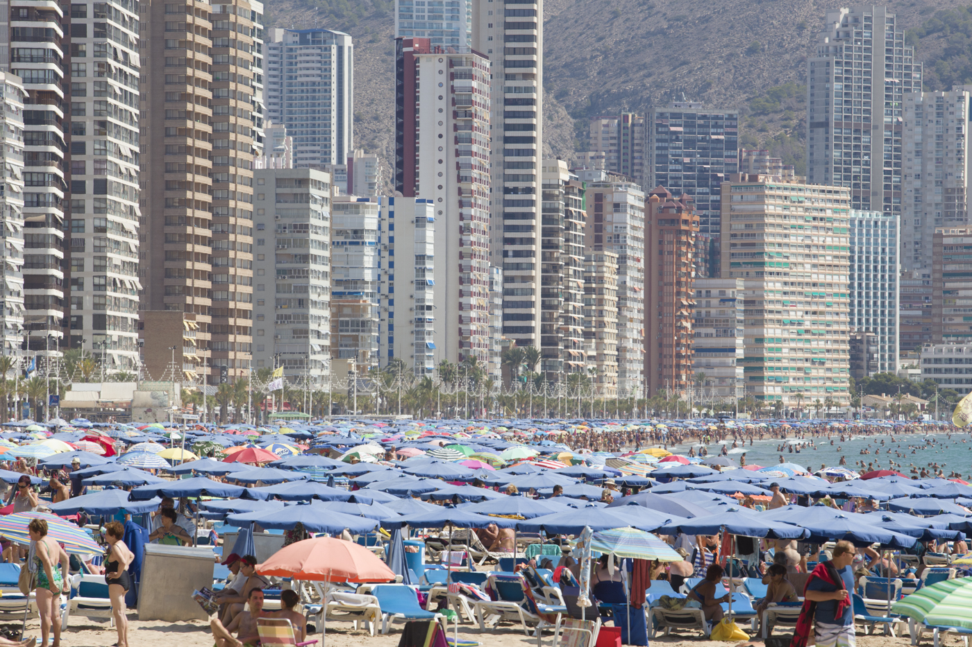 Los grupos del Botànic ultiman el texto de la tasa turística y acuerdan una moratoria