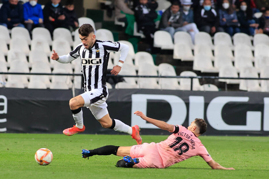 El CD Castellón se juega sus aspiraciones de 'play off' en un mes de abril de infarto