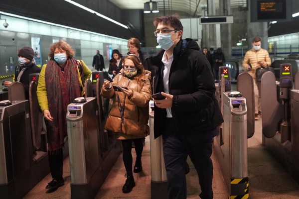 España notifica 56.633 nuevos casos de covid y la incidencia sube ligeramente a 466 desde el viernes