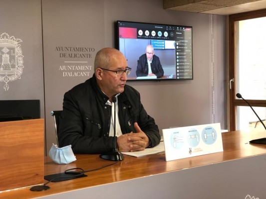 Alicante exige informes por la oposición bajo sospecha y revisará el proceso en una comisión