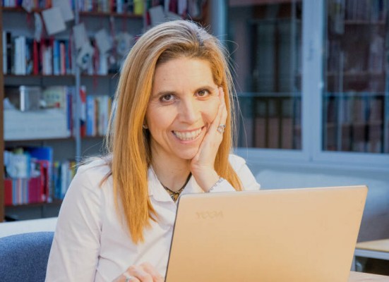 'Emprender con nombre de mujer' del PCA: el caso de Nuria Oliver y Fundación Ellis