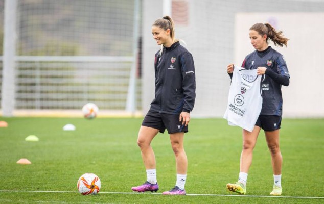 Un apagado Levante recibe al Alavés en Buñol
