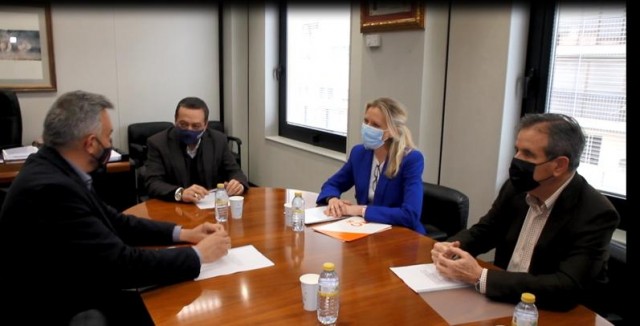 Ciudadanos presenta en la sede de los empresarios sus 30 medidas contra la inflación