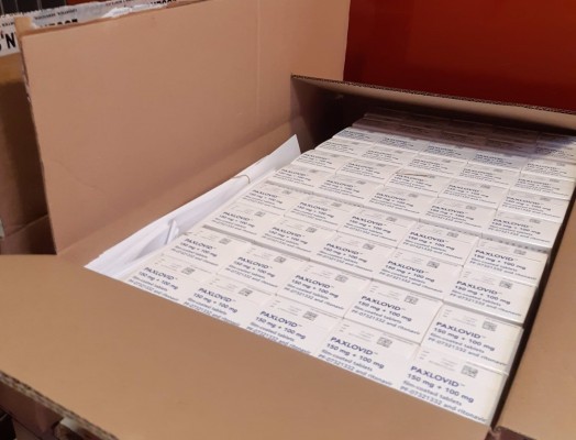 El primer tratamiento oral contra la covid llega a la Región: se reciben 382 unidades de Paxlovid 