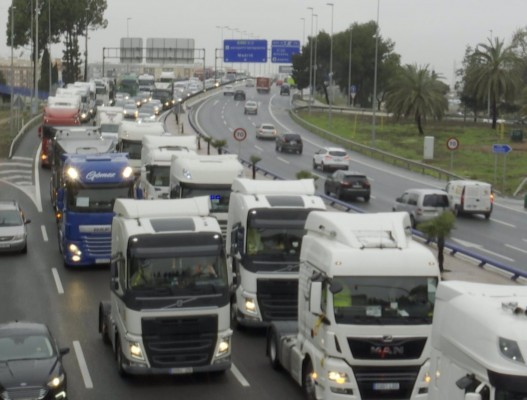 FVET destaca el nuevo paquete de medidas para el sector del transporte y llama a retomar la actividad