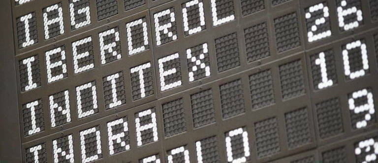 El Ibex 35 salvó el cierre positivo gracias a las eléctricas pero no pudo aguantar sobre el 8.400