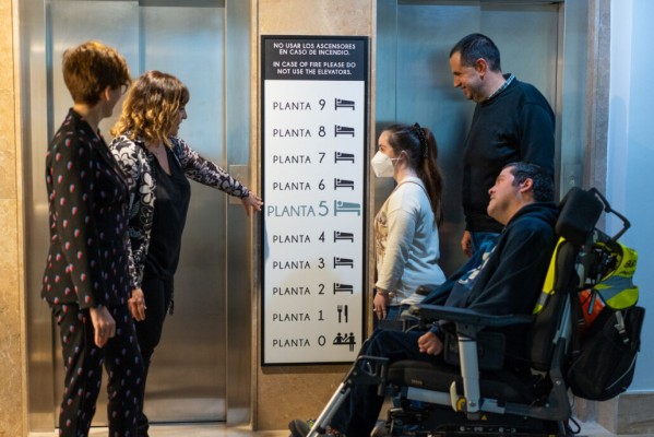 Los hoteles Alfonso XIII y Carlos III, pioneros en la accesibilidad para personas con discapacidad intelectual en la Región