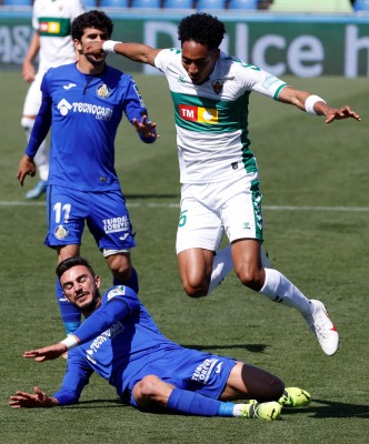 El Elche no se rinde y recurre ante Apelación la suspensión por dos partidos de Johan Mojica