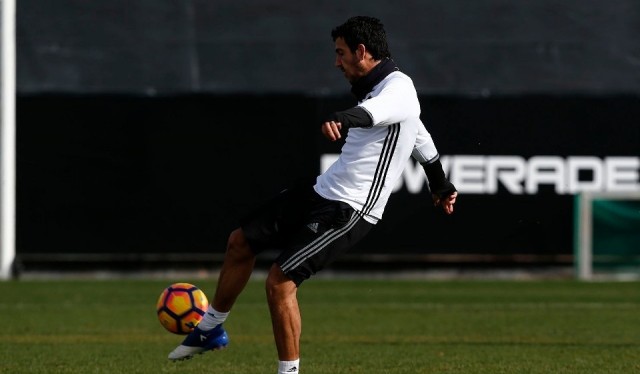 Alves, Garay, Parejo y Nani a una tarjeta de la suspensión