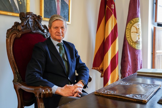 Vicente Genovés deja la presidencia del Colegio del Arte Mayor de la Seda