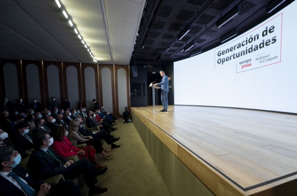 Rebaja de combustible, límite a la subida de alquileres...: las 23 nuevas medidas del Gobierno