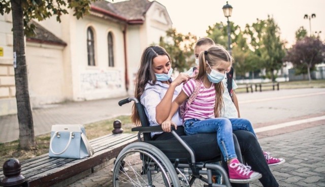 Pacientes con esclerosis múltiple secundaria progresiva denuncian la falta de rehabilitación pública