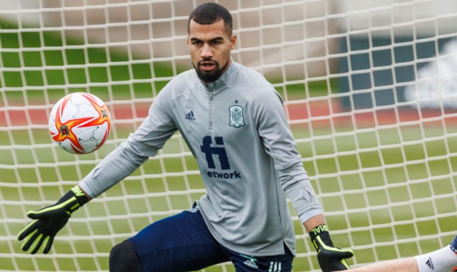 Robert Sánchez abandona la concentración por motivos personales
