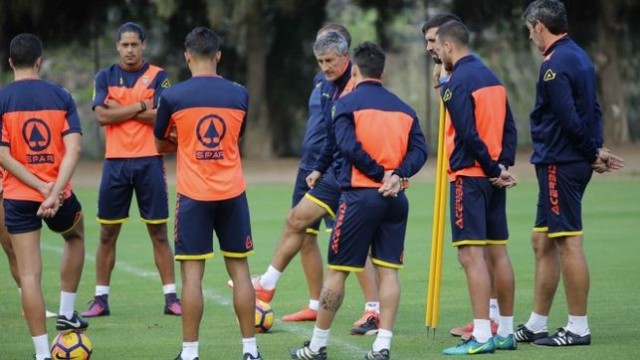La UD Las Palmas busca recuperar su buen juego para olvidarse de su crisis interna