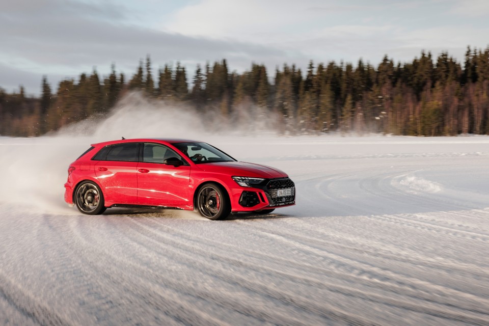 Audi RS 3: bailando sobre la nieve