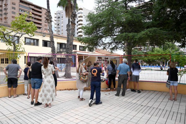 Los trámites de admisión escolar seguirán siendo por vía telemática en los colegios de la Comunitat