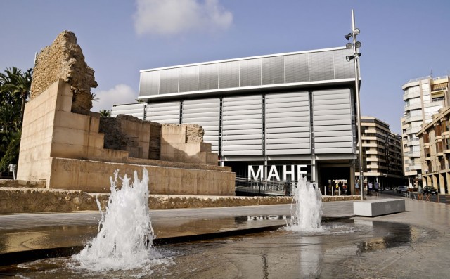 Seis firmas pujan por la limpieza de 198 edificios de Elche por 3,1 millones de euros